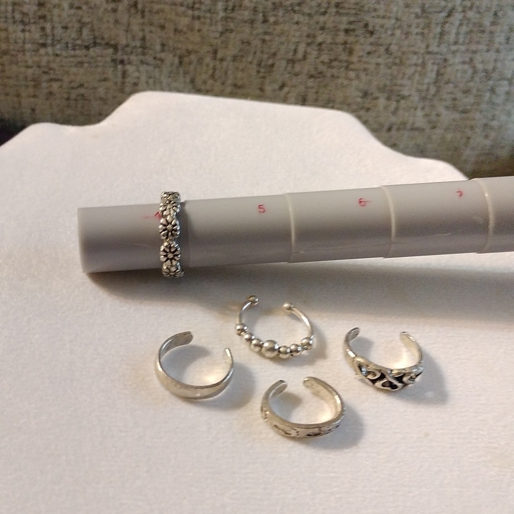 5 Silver Toe Rings about size 4 unbranded